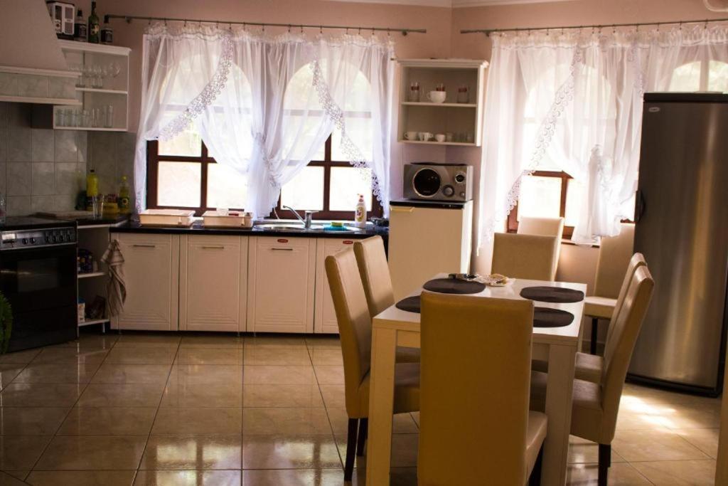 Brassoi Vendeghaz Hotel Miskolc Eksteriør billede