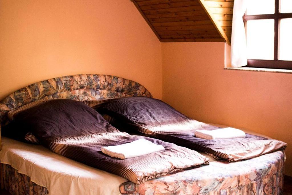 Brassoi Vendeghaz Hotel Miskolc Eksteriør billede