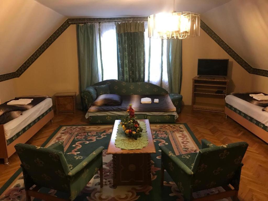 Brassoi Vendeghaz Hotel Miskolc Eksteriør billede