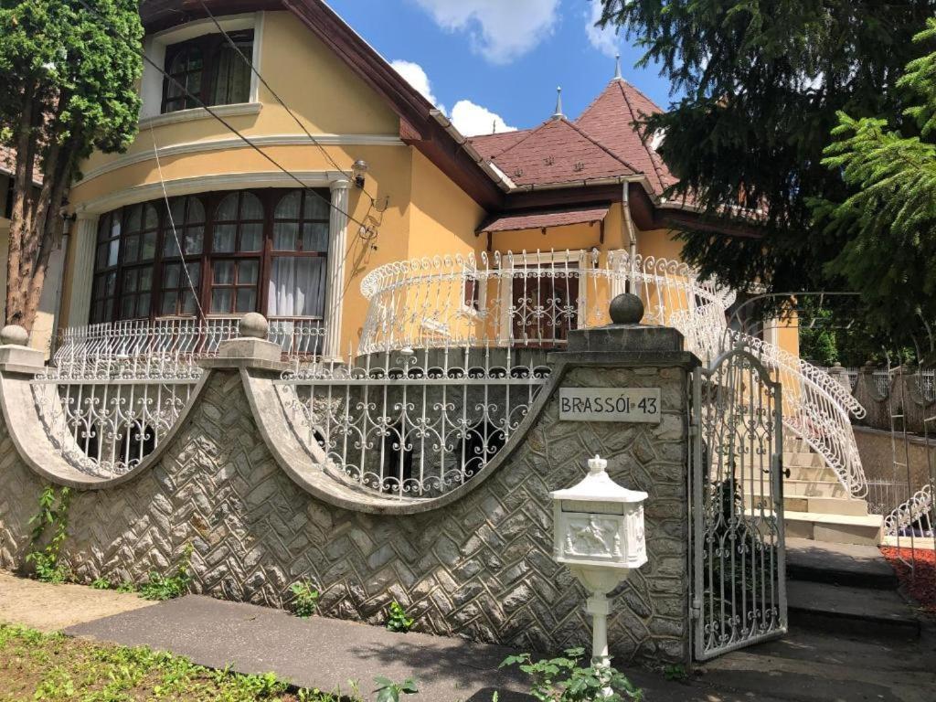 Brassoi Vendeghaz Hotel Miskolc Eksteriør billede