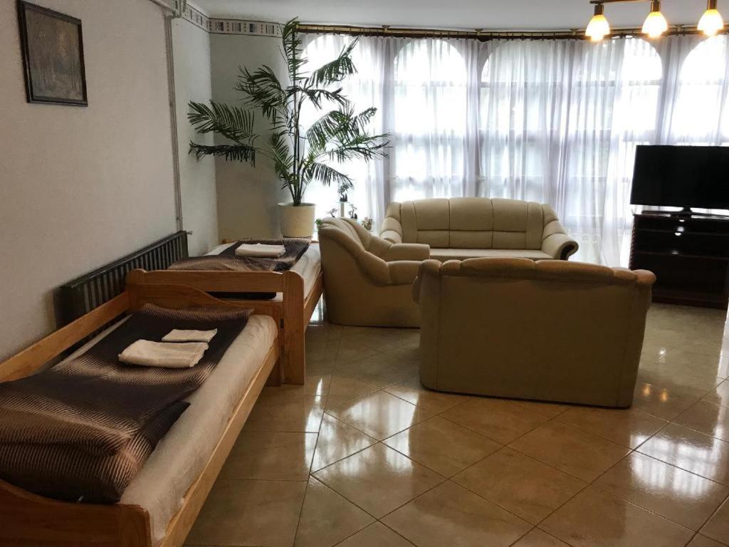Brassoi Vendeghaz Hotel Miskolc Eksteriør billede