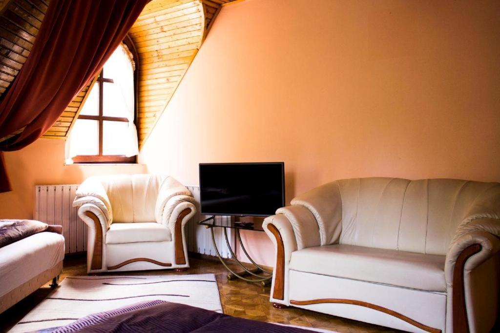 Brassoi Vendeghaz Hotel Miskolc Eksteriør billede